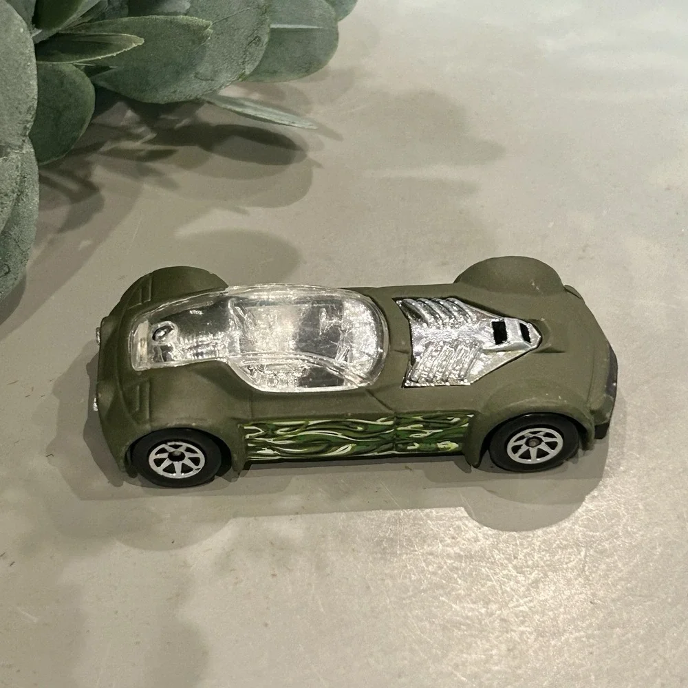 Hot Wheels—Ballistik Matte‎ Green & Flames Die Cast Car 2001